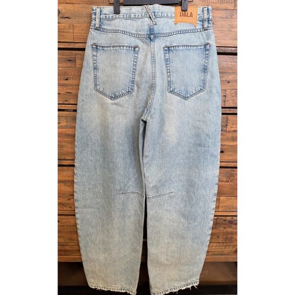 DALA Lido Flat Seam Denim Barrel Jeans Women's 30 Light Wash Raw Hem Zip Fly - Picture 2 of 11